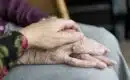 Comment aider à maintenir les personnes âgées à leur domicile ?