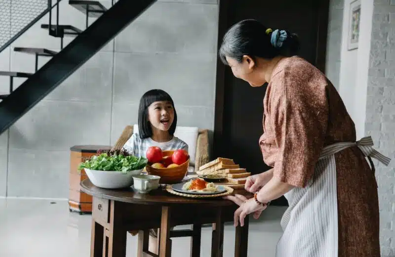 Nutrition adaptée aux seniors : guide complet pour une alimentation équilibrée et saine