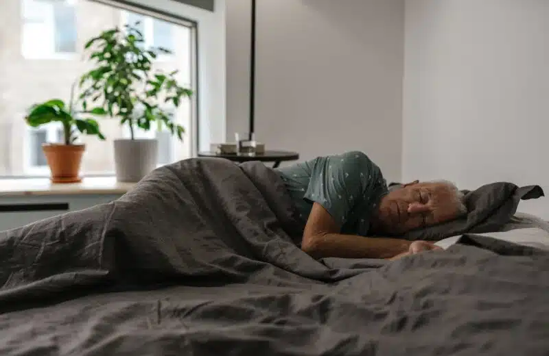 Les causes et solutions des troubles du sommeil chez les seniors