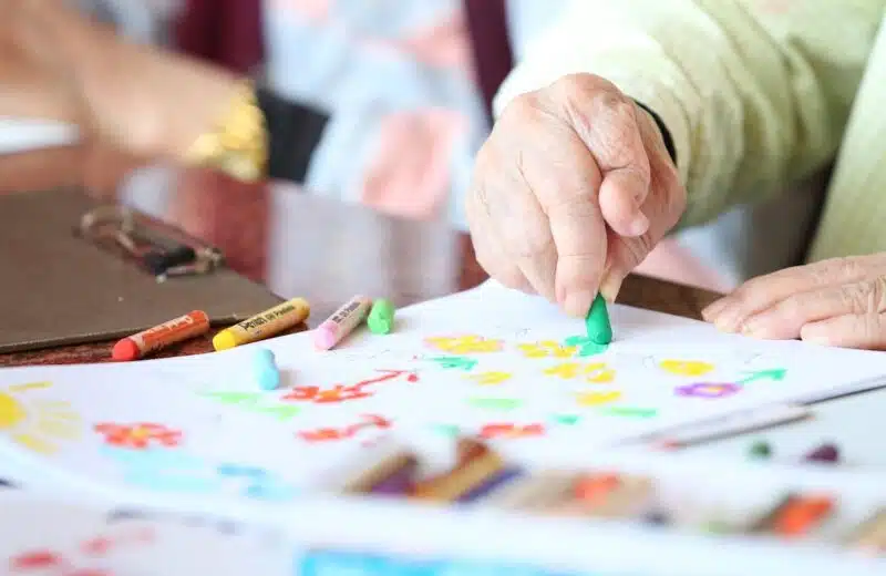 Exploration de la richesse culturelle et artistique pour les seniors