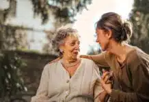 Maintenir un lien social pour les seniors : un enjeu essentiel pour leur bien-être