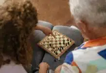 Les jeux de société pour stimuler et divertir les seniors