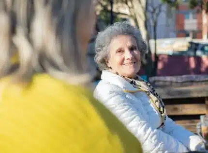 Voyager et découvrir le monde en toute sérénité : les conseils pour les seniors