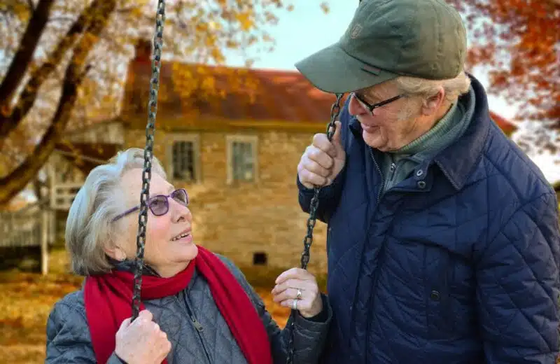 Les équipements ergonomiques pour un confort optimal chez les seniors : un guide complet pour améliorer votre qualité de vie
