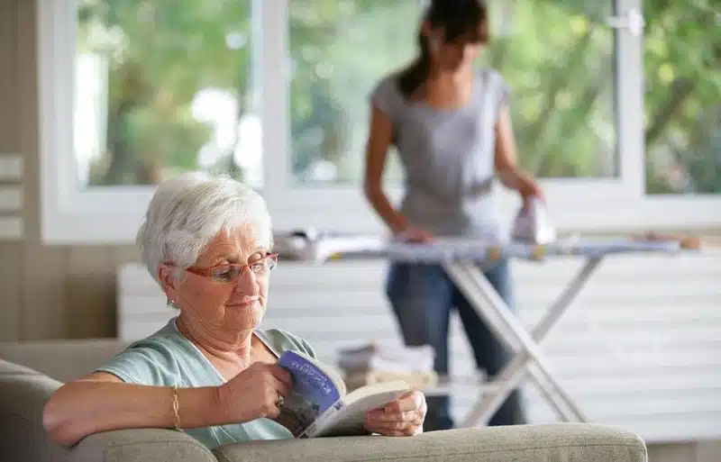 Les différentes options de service à la personne pour les seniors