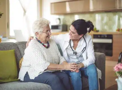 Astuces d’experts pour faciliter la recherche d’une maison de retraite