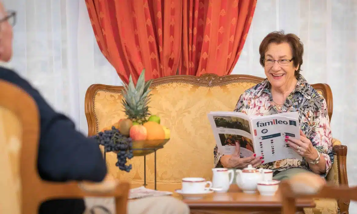 Les équipements essentiels pour simplifier l’expérience technologique des seniors