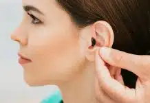 Comment mettre un appareil auditif dans l’oreille ?