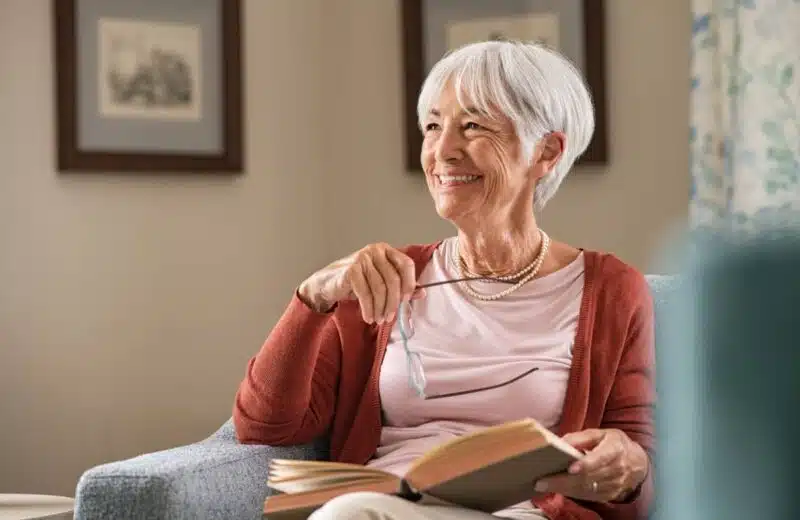 La téléassistance pour seniors : comment choisir pour un proche ?